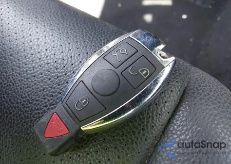 2013 Mercedes-Benz C 250 Luxury/Sport z USA, uszkodzony, nr VIN WDDGF4HB4DR289787